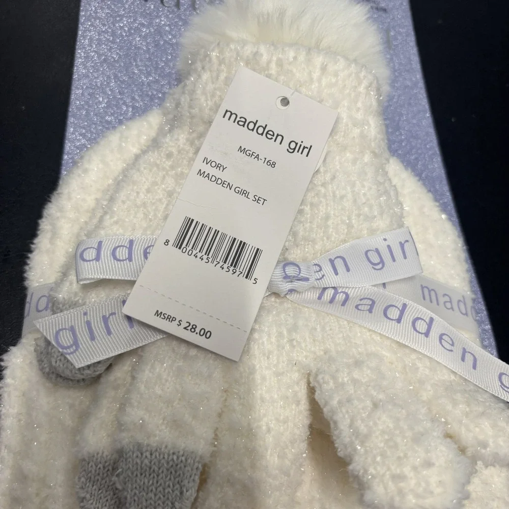 Madden Girl Faux‎ Fur 2 Piece Set White Hat Gloves One Size New With Tags